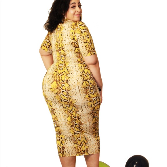Plus size fitted snake print dress - Picture 4 of 4